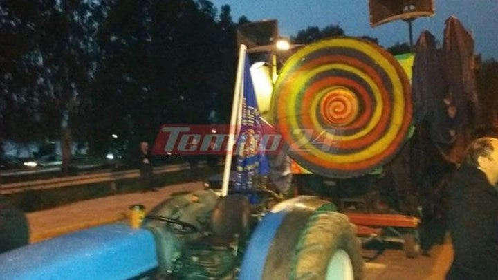«Θερμή» υποδοχή Τσίπρα στην Πάτρα (εικόνες, βίντεο)